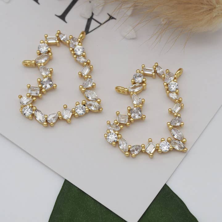 Charm Cuore CZ, Sku #LK610 per la vendita all'ingrosso da parte di BestBeads&Beyond