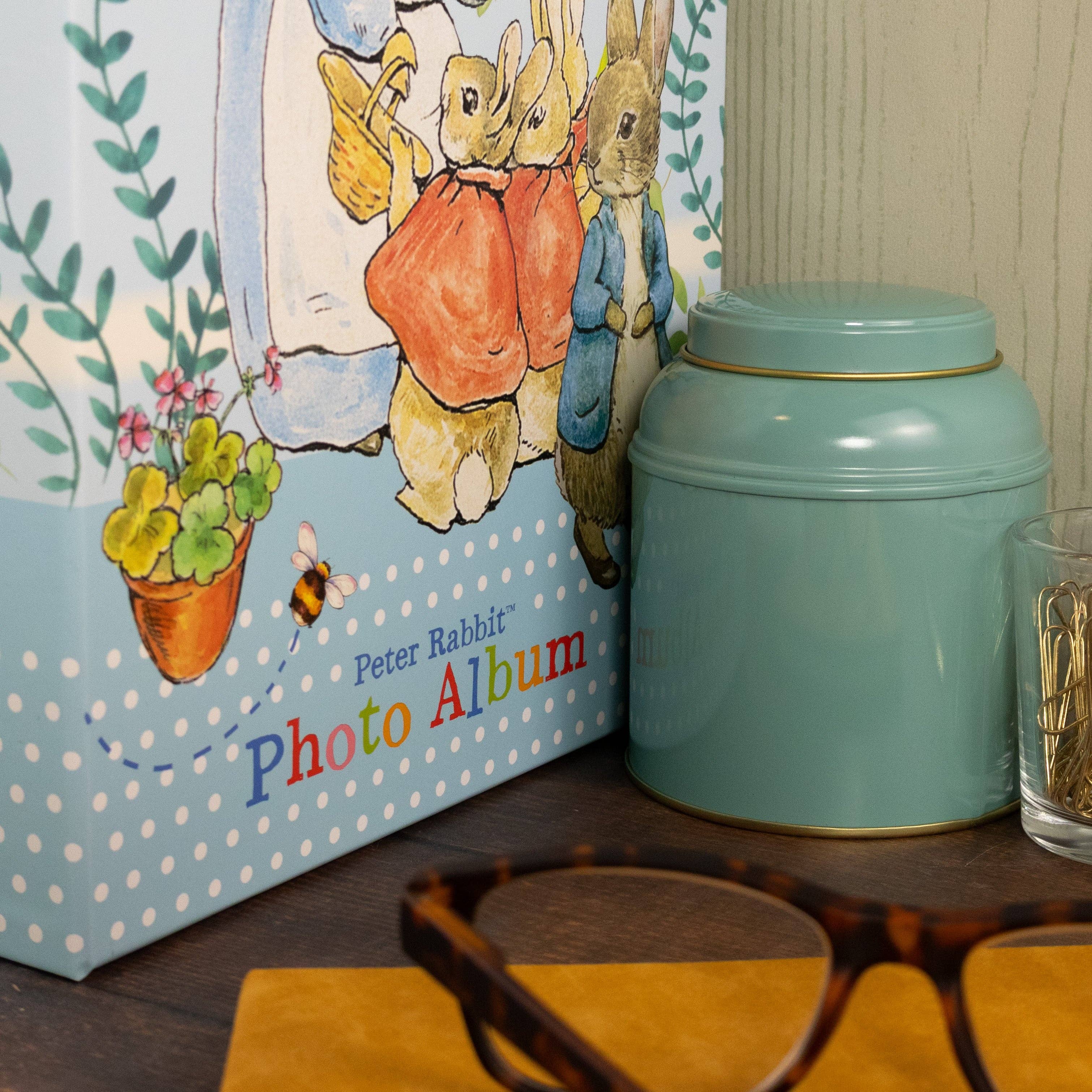 Robert Frederick Ltd – wholesale Photo album – Child & baby – Peter Rabbit Portrait Photograph Album in Gift Box - Holds 100 Photos6