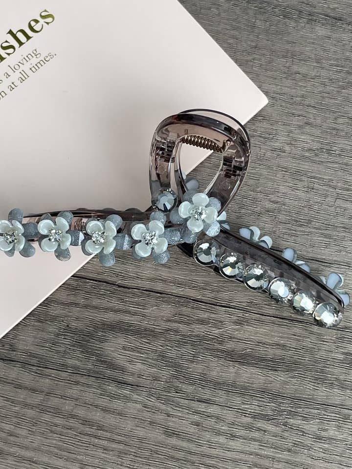 Fermaglio per capelli in acrilico a forma di fiori L5051 per la vendita all'ingrosso da parte di Ole