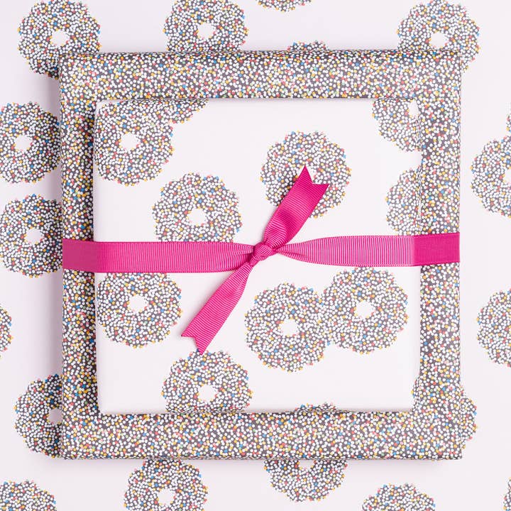 Weihnachts- Geschenkpapier Schokokranz rosa - doppelseitig für den Großhandel von My Pretty Circus