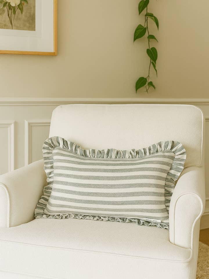 Cojín Lumbar de Lino Francés Puro con Volantes - Raya Salvia para venta al por mayor de Mama and Tochter