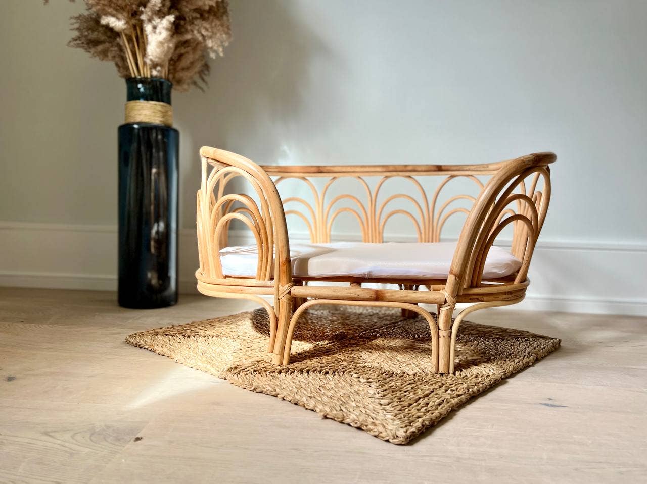 Flair Interiors - Wholesale Bed voor huisdieren- Kat/hond - Handgemaakte rotan huisdierbedden voor honden en katten.1