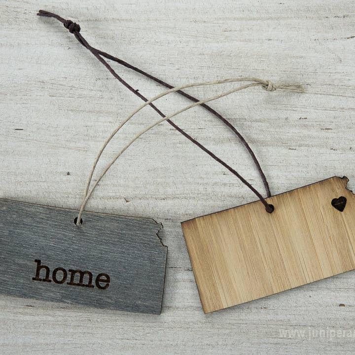 Décoration de contour du Kansas | Bois rustique | Maison en forme de cœur | Kansas Love | Gravé | Découpe au laser pour la vente par Juniper & Spruce