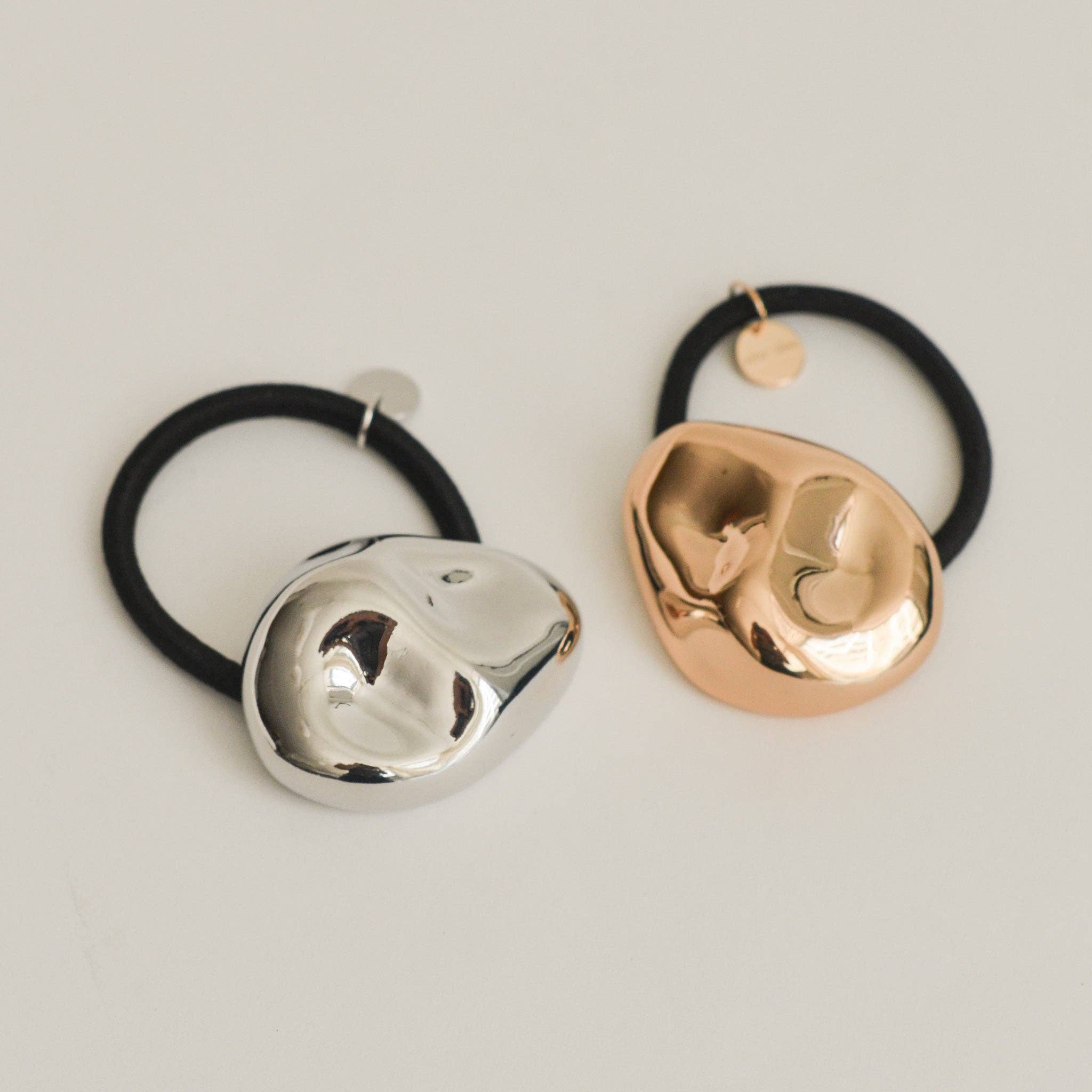 nar'sha - Vente Élastique à cheveux - Grand élastique à cheveux en métal en forme de galet | Argent4