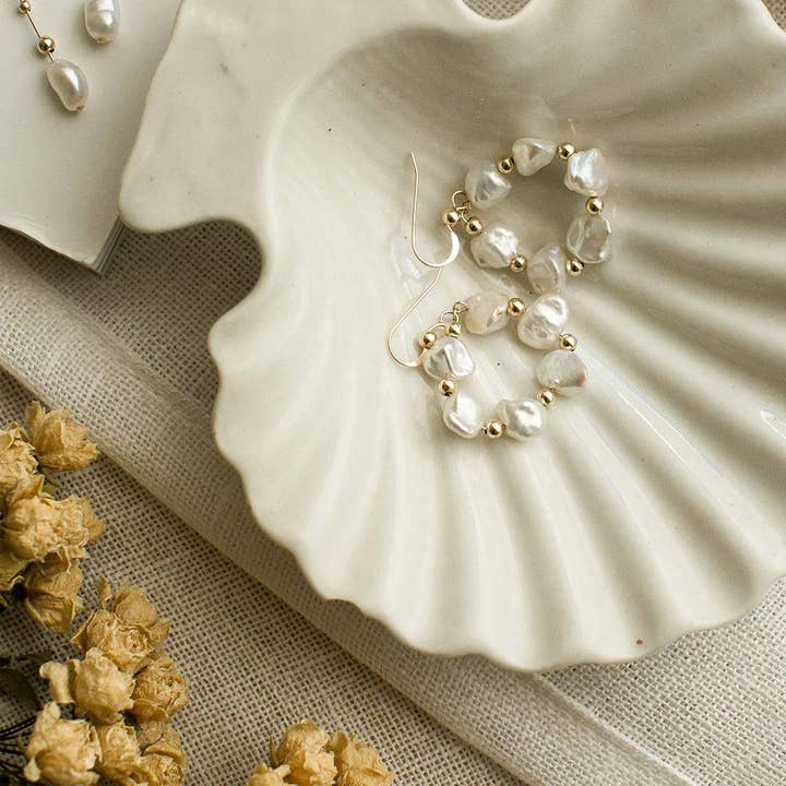 S-kin Studio Jewelry – wholesale Dangle earrings – Daisy Pearl Earrings4