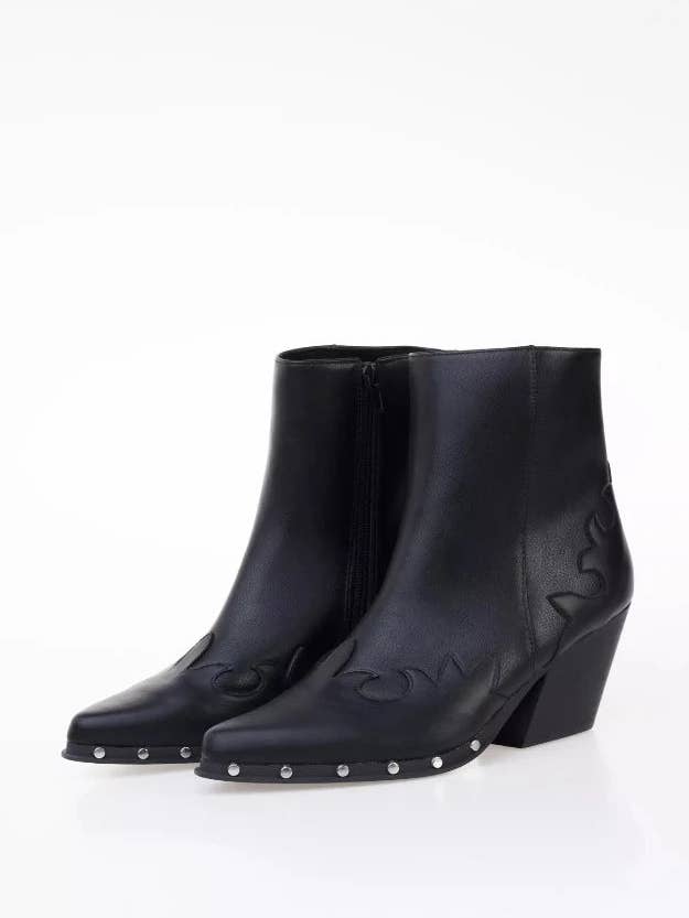 UNIQUE Bottes courtes à clous en vente sur Faire6