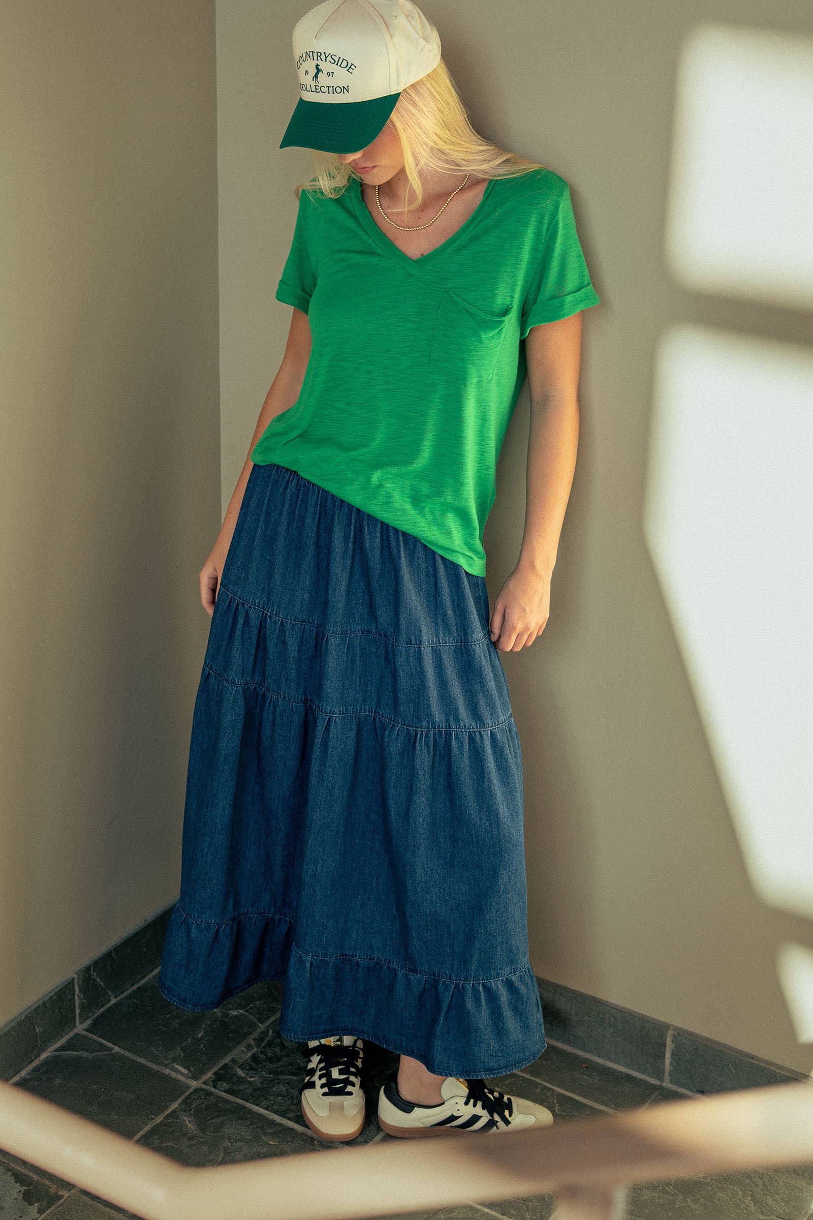 Urban Daizy - Wholesale T-Shirt - Women's - Rolled Sleeve V-Neck Pocket Tee12