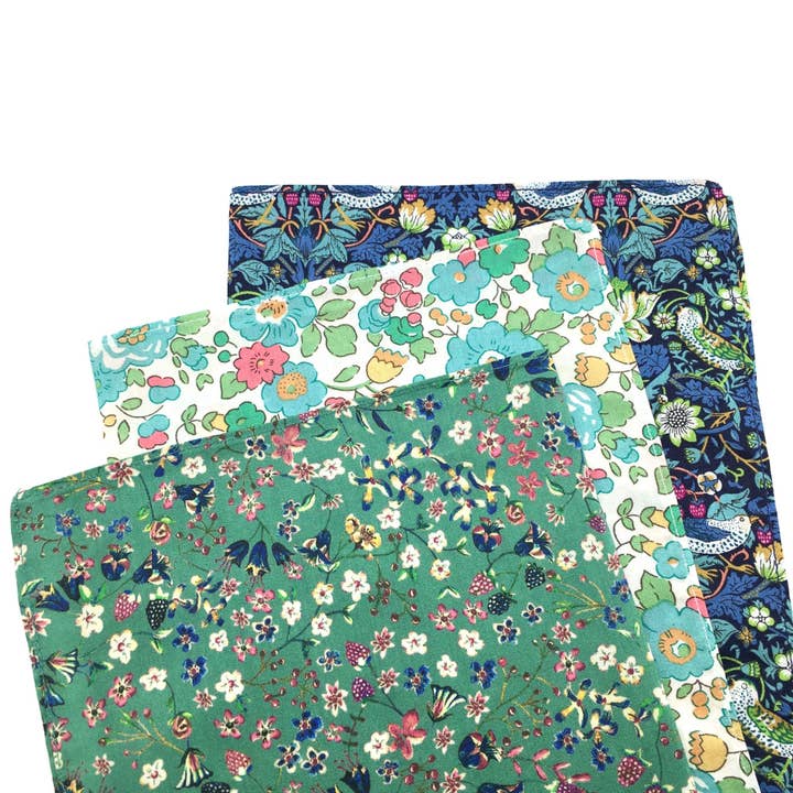 Lime Tree Design – Engroshandel Lommetørklæde - Dame – 3 lommetørklæder lavet med Liberty Tana Lawn - Strawberry Thief1