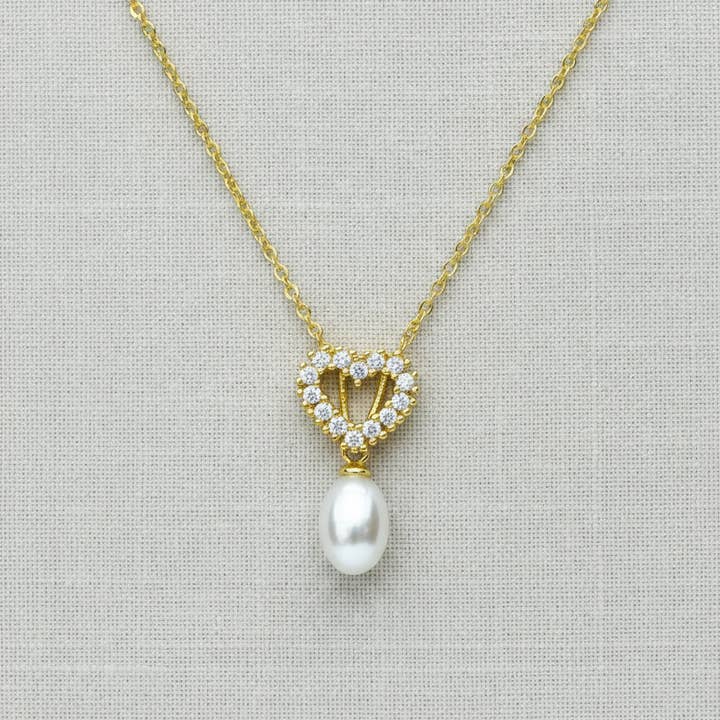 Collier avec pendentif en forme de cœur pour la vente par camilla dovey