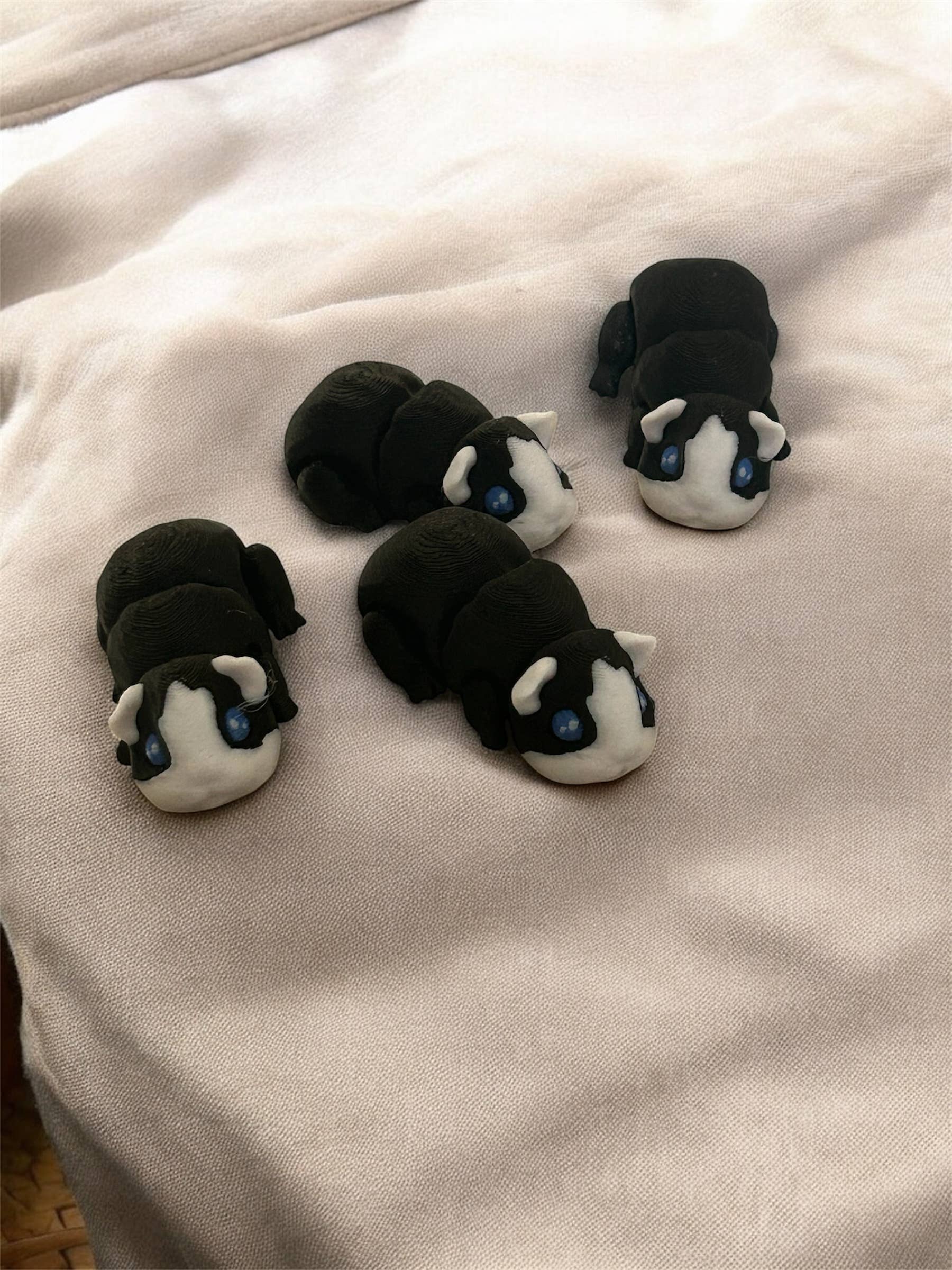 3D in Paradise - Vente Figurine – enfant - Figurines de cochon d'Inde aux yeux bleus miniatures imprimées en 3D0