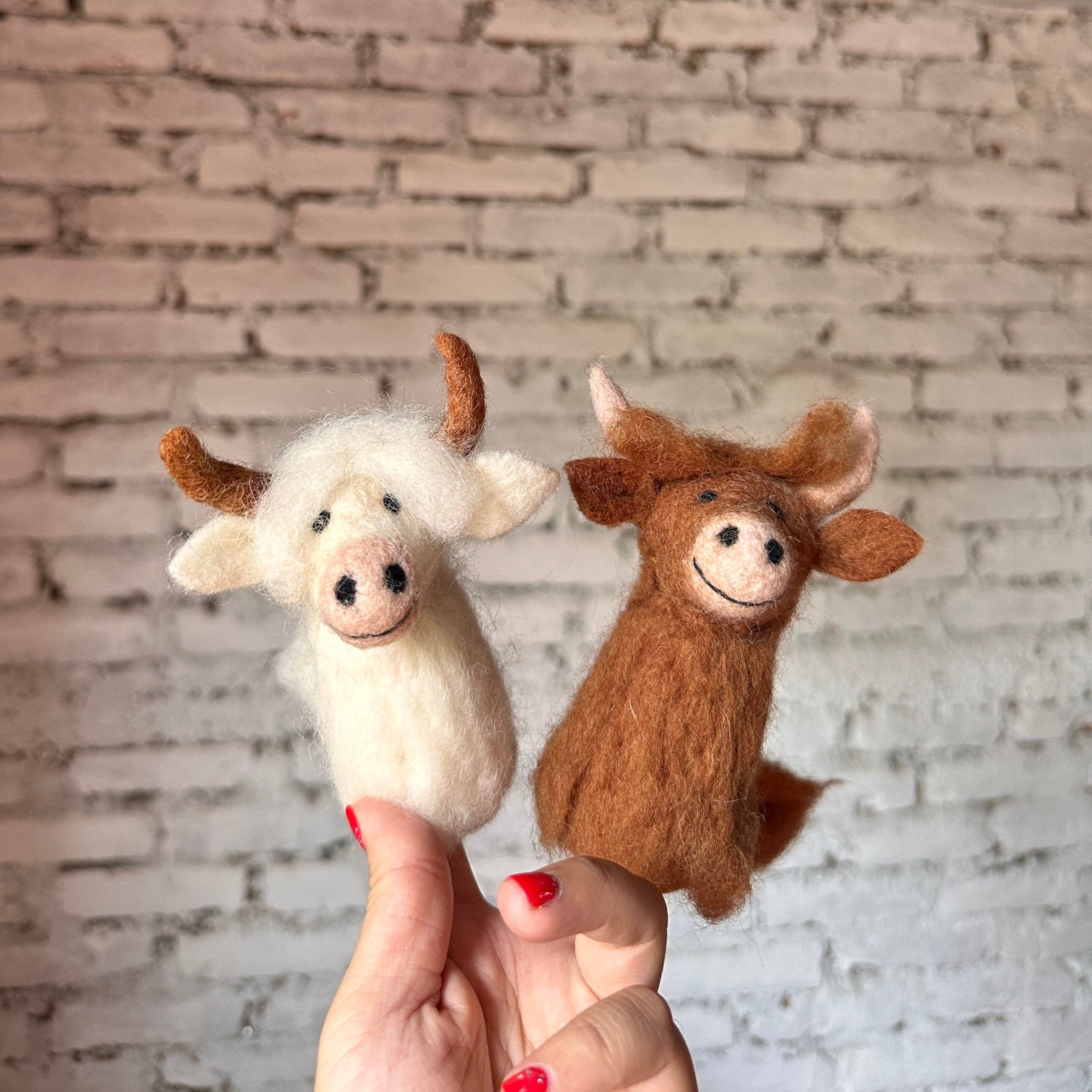 Ganapati - Wholesale Finger puppet – Child & baby - Highland Cow Finger Puppet3