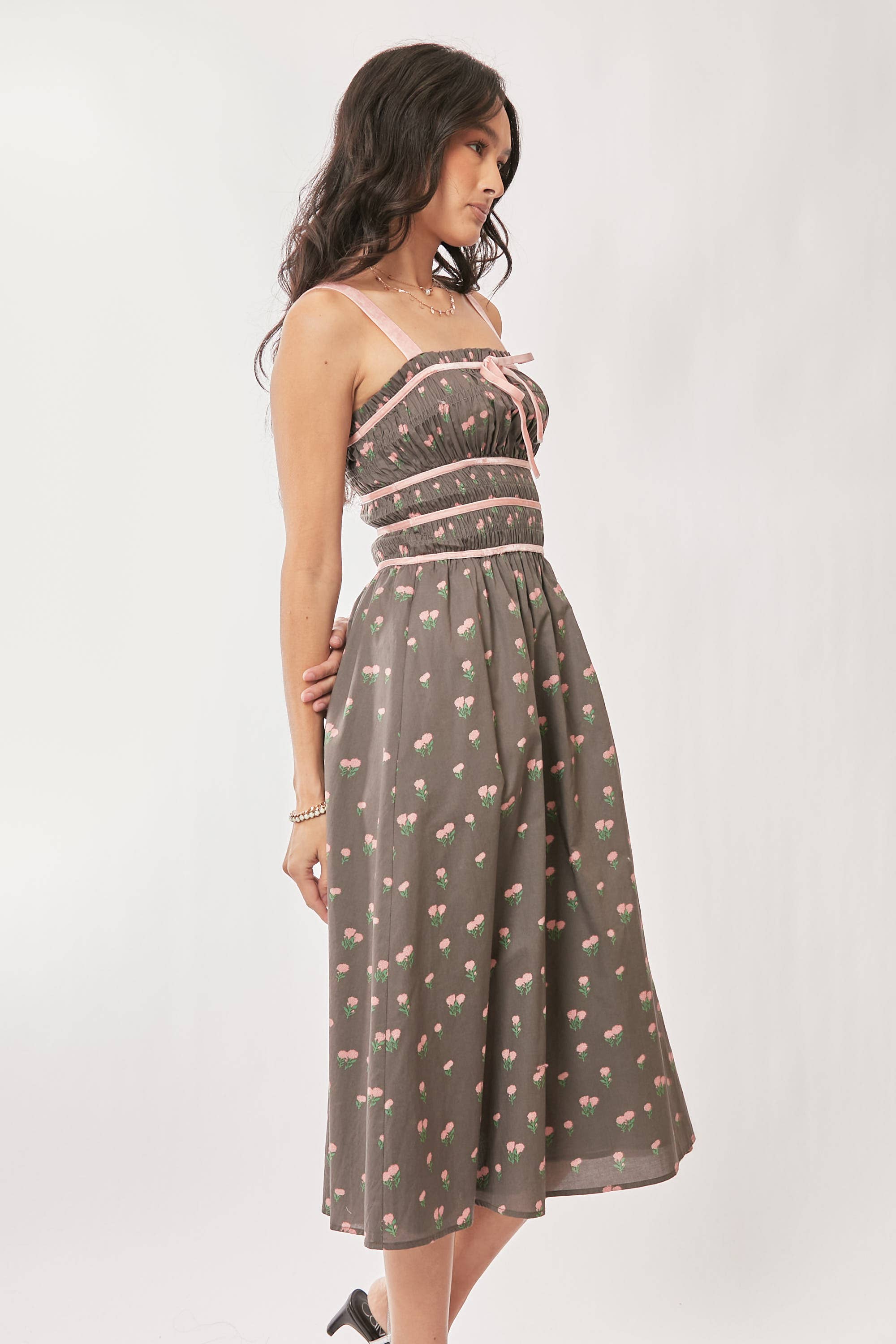 Davi & Dani - Vente Robe – femme - ROBE MIDI EN VELOURS À SMOCKING AVEC PLUS DE CONTRASTE18