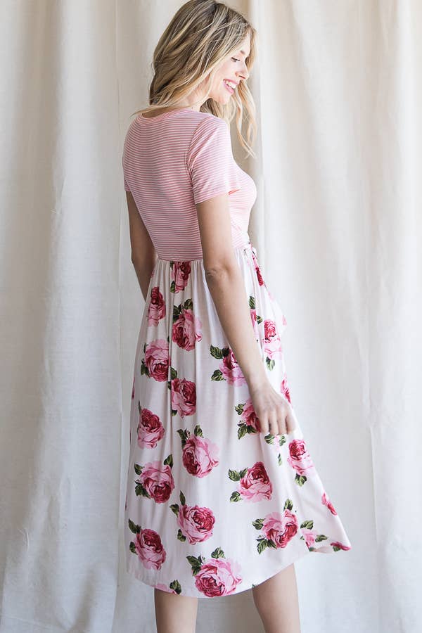 7th Ray - Vendita all'ingrosso Vestito - Donna - Abito Midi a Linea ad A Fiori con Cintura in Vita e Maniche Corte D41991