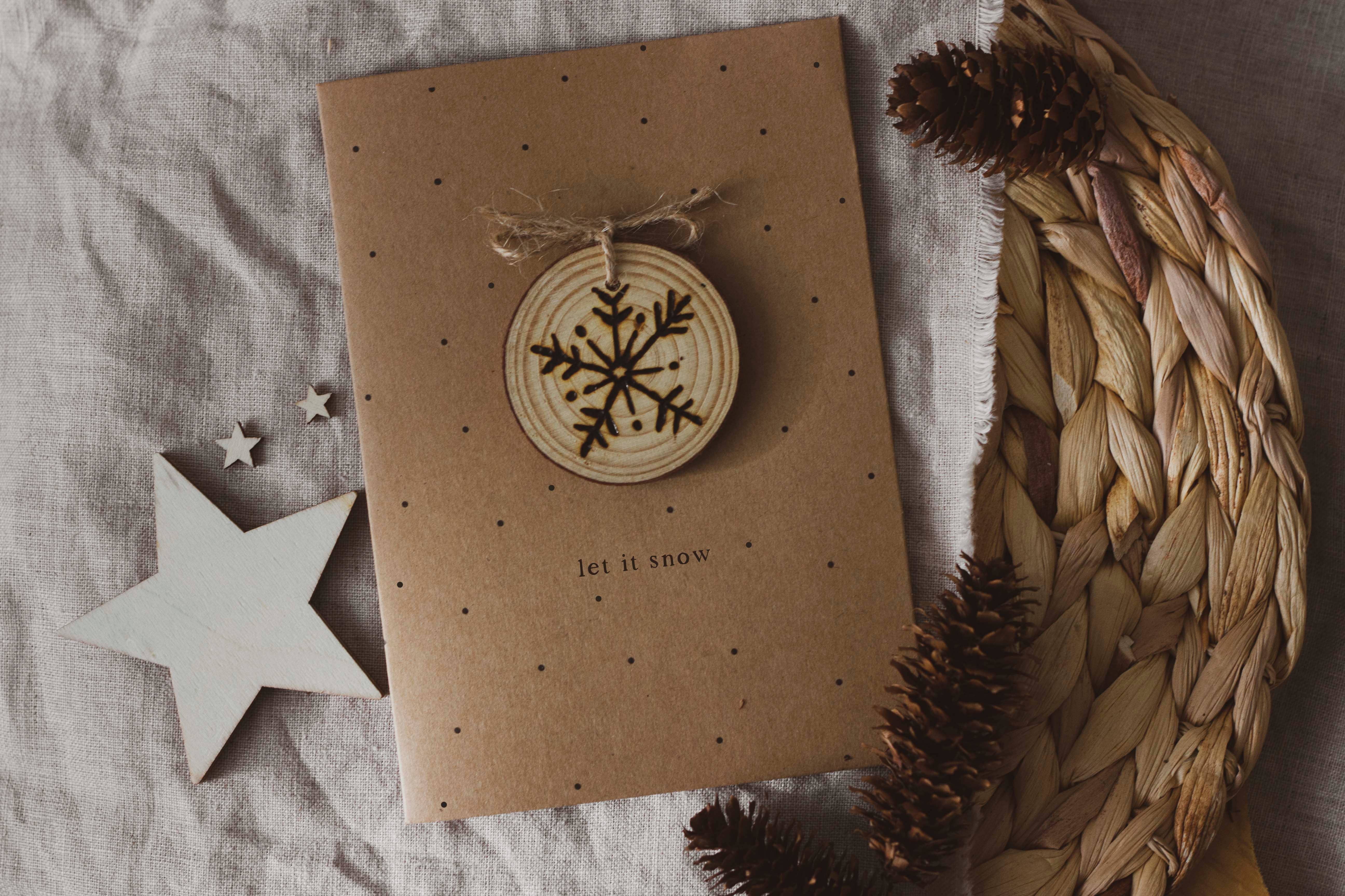 Bobella Co. – wholesale Christmas card – Christmas Card with Wooden Keepsake Decoration3