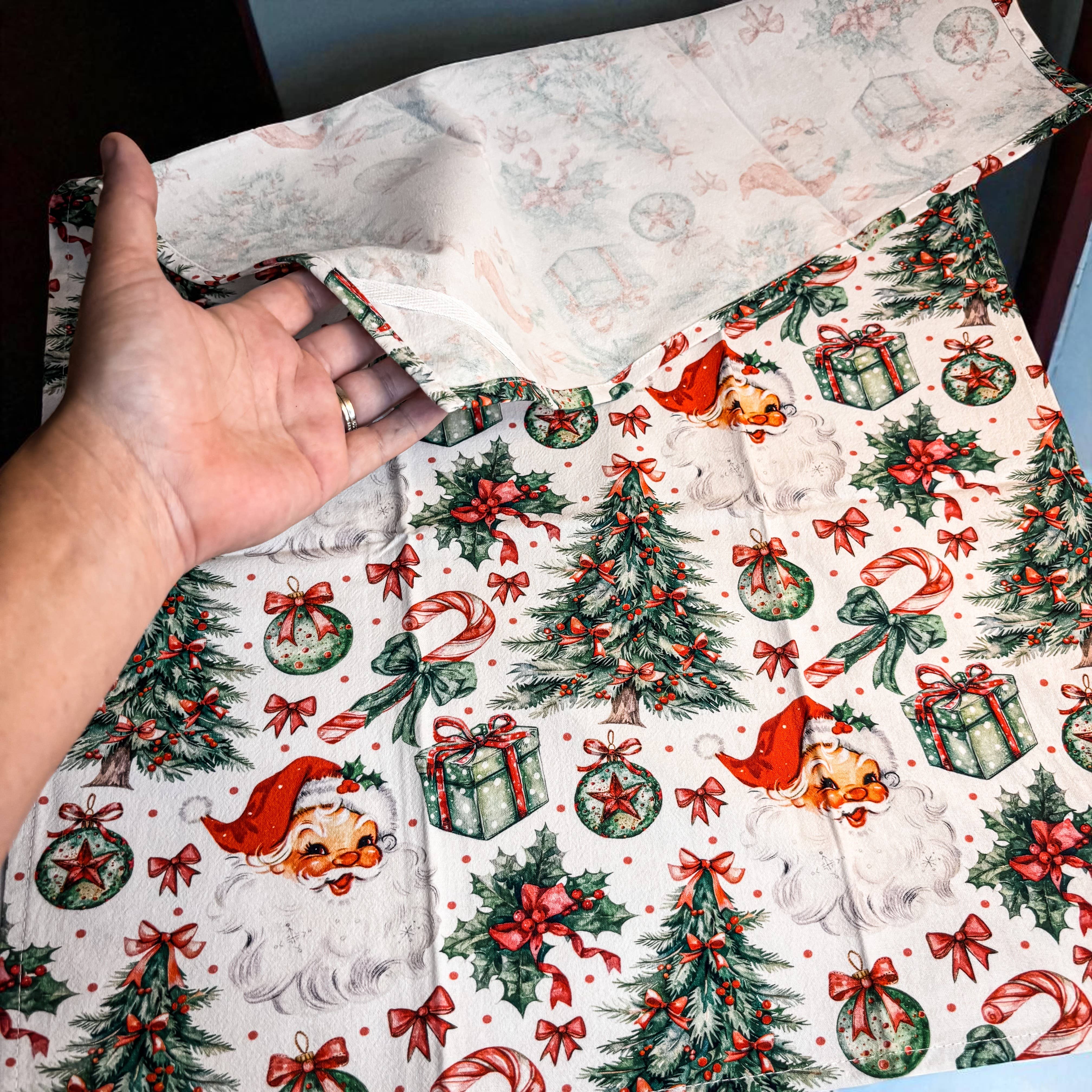 Gia Roma - Wholesale Tea Towel - Vintage Santa Holiday Kitchen Towel & Decor | Pink Christmas113