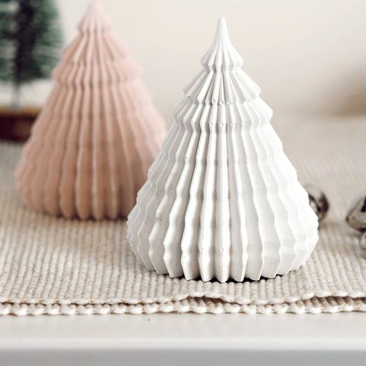 Feathered Oak - Wholesale Christmas Decoration - Concrete Origami Christmas Tree | Christmas Decoration