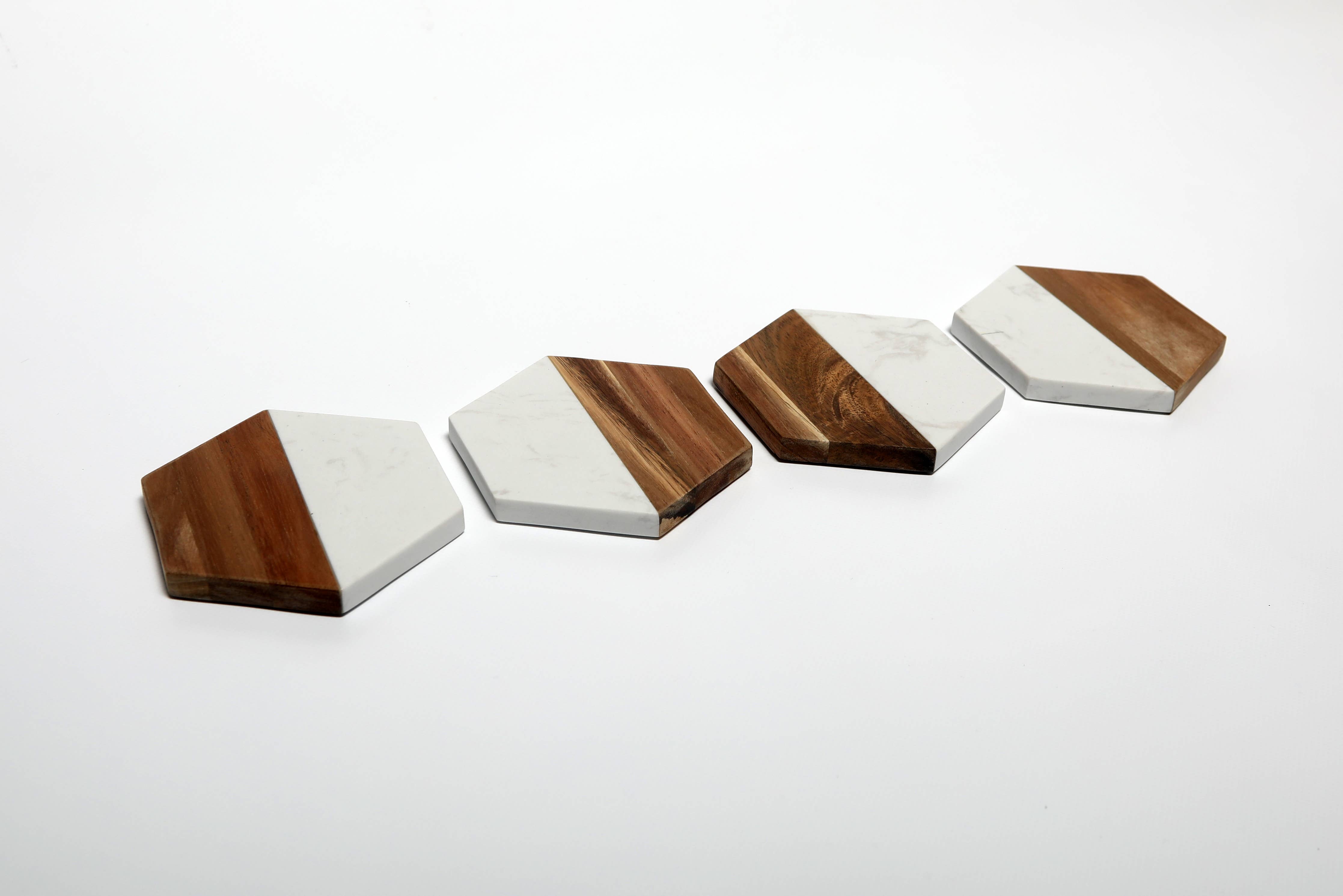 Express Lite T/A PenPant – Großhandel Untersetzer – Set mit 4 sechseckigen Untersetzern aus Marmor und Akazienholz1