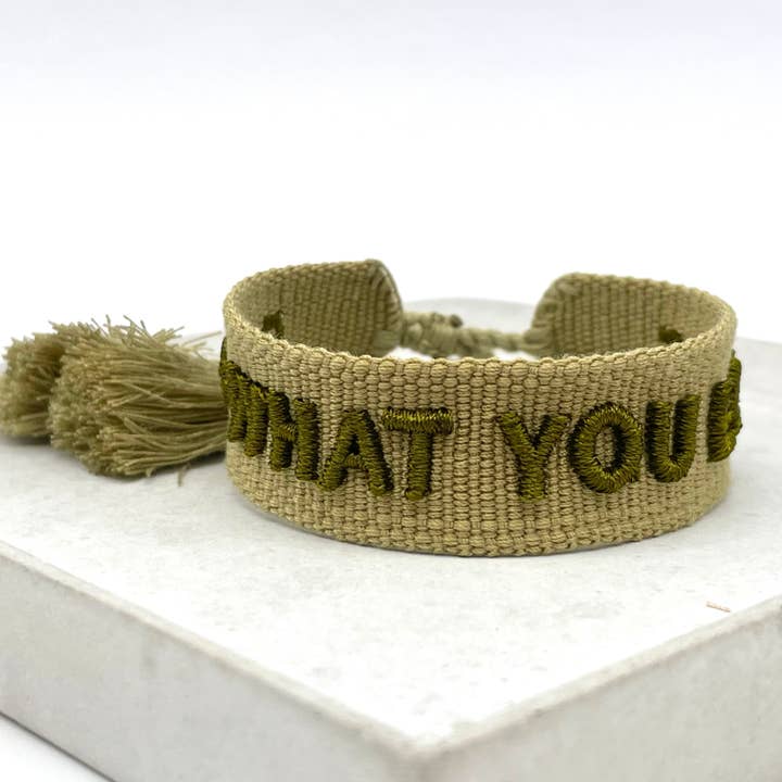 Parsley & Pepper – Engroshandel Flettet armbånd – Gør det, du elsker, vævet, broderet statement-armbånd