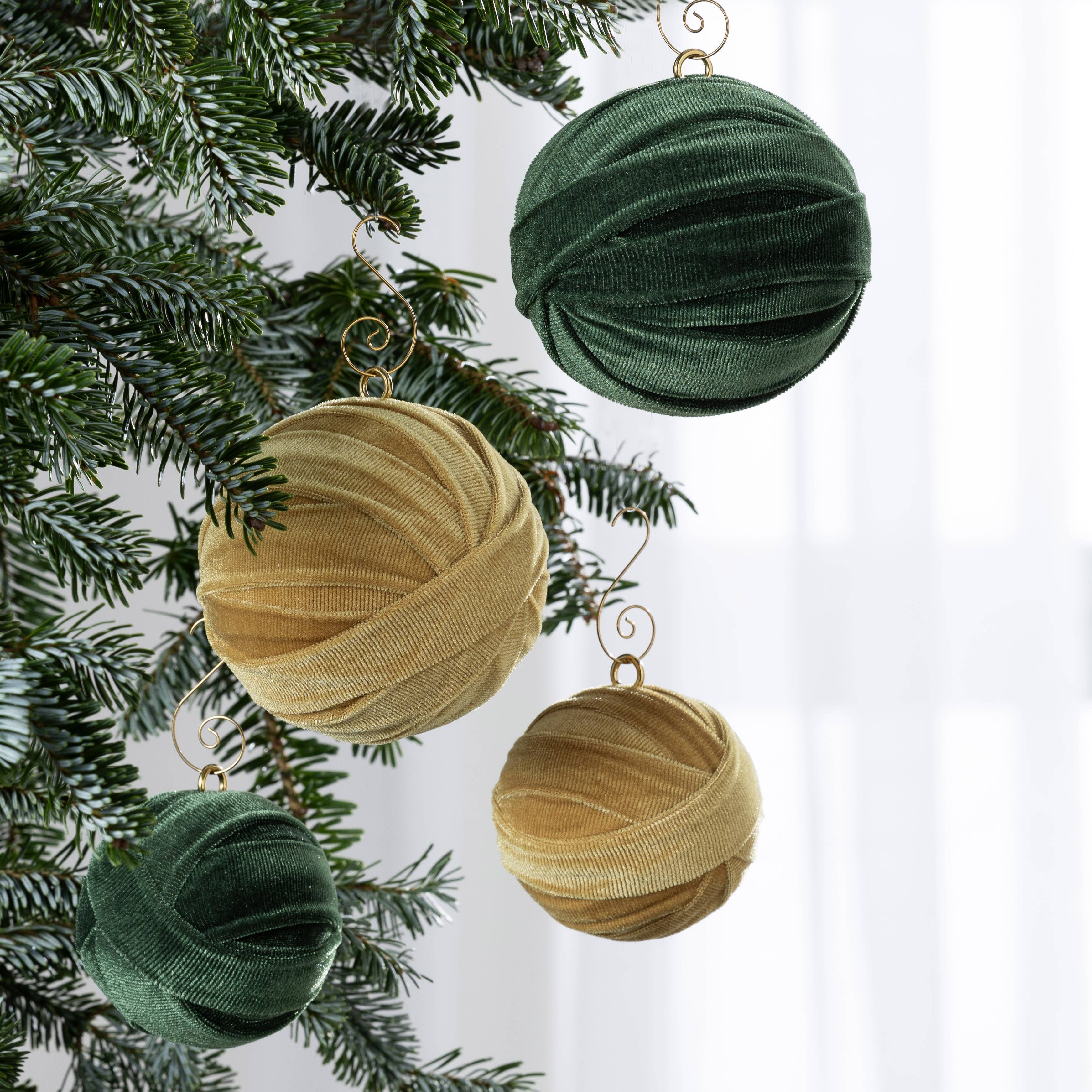 Your Heart's Content – wholesale Ornament – Velvet sphere ornaments for trees, garland, mantel decor9