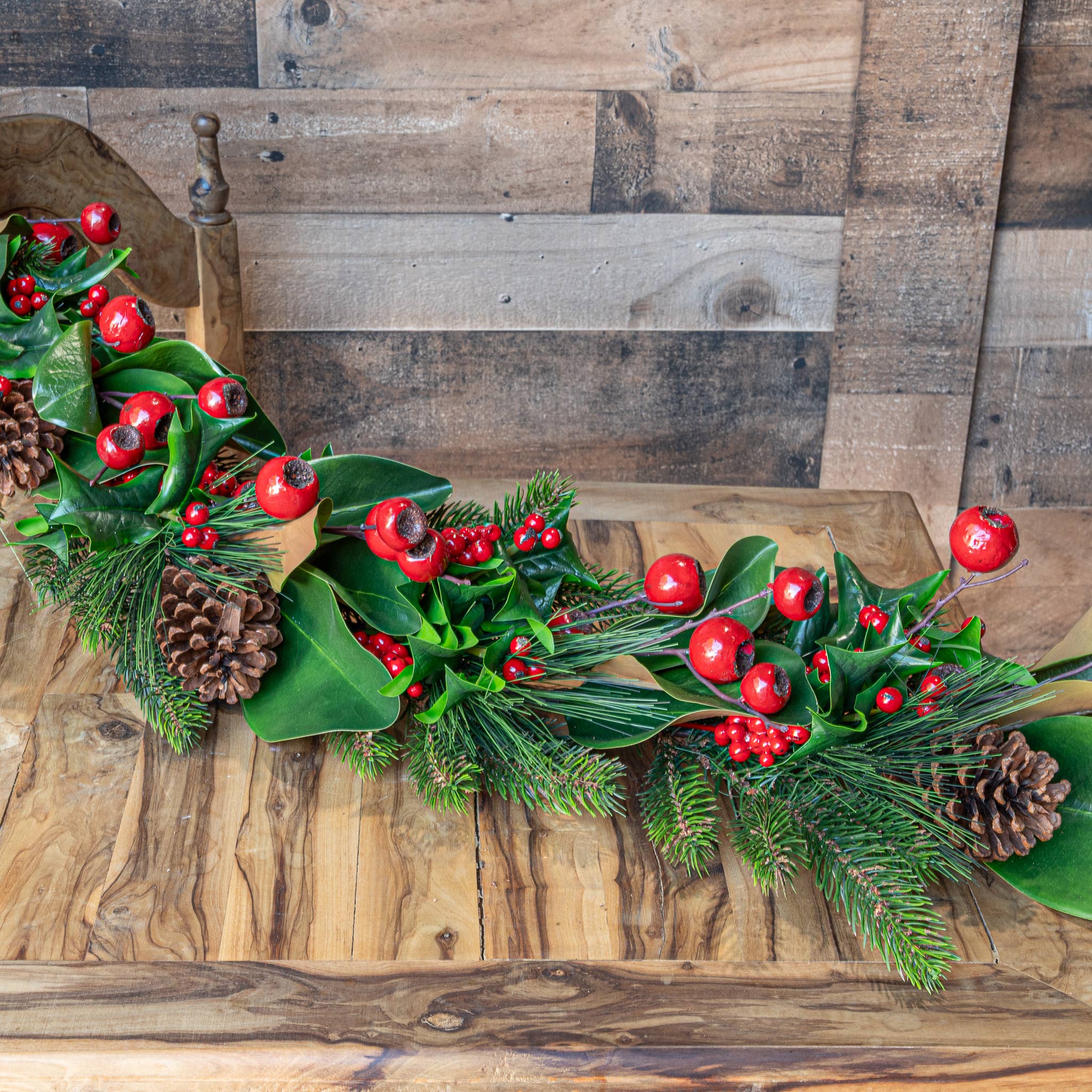 Mills Floral Company - Venta al por mayor Banderines/guirnaldas - Guirnalda de magnolias y frutos rojos, 58 pulgadas2