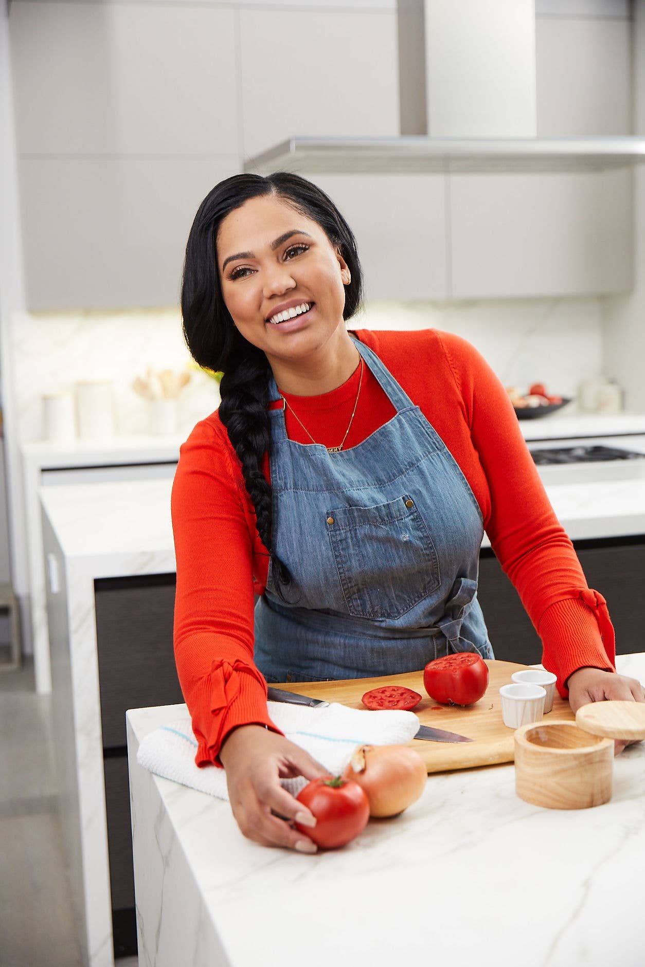 Denim Grembiule da adulto in denim di Ayesha Curry in vendita all'ingrosso su Faire1