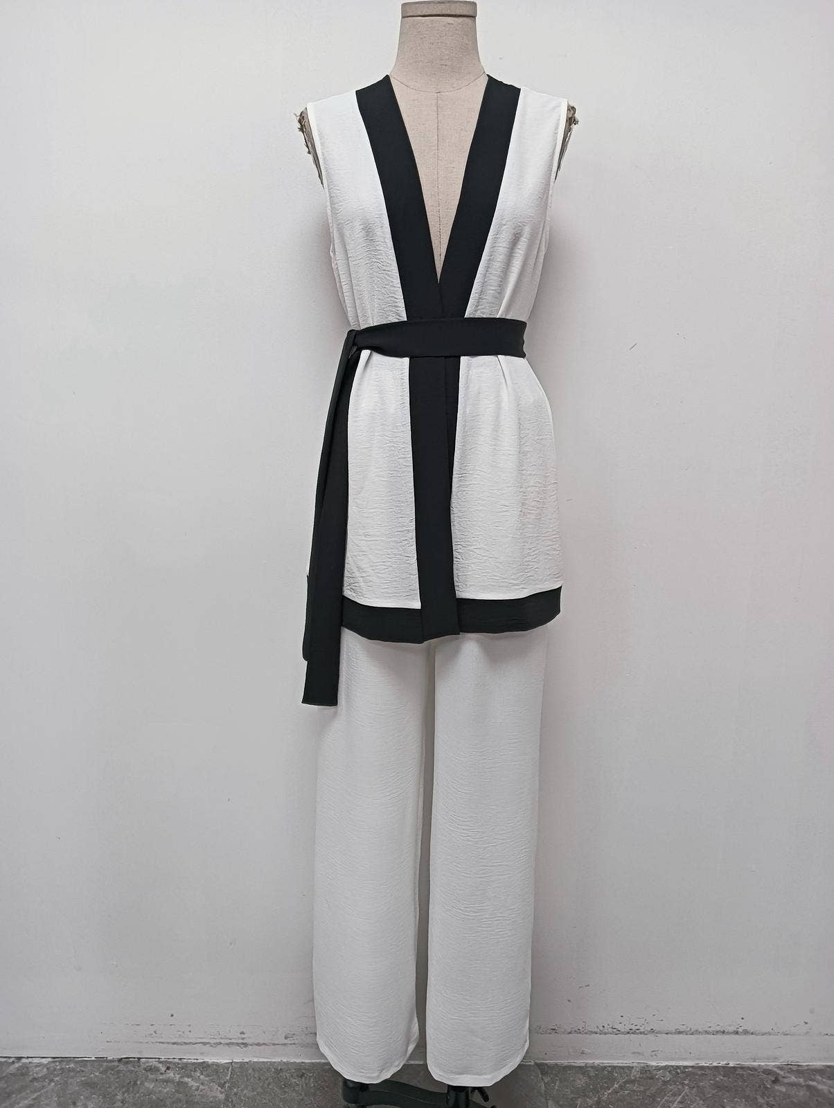 LORIANE – Conjunto de top e calça (roupa NÃO Casual) - Mulher por atacado – Conjunto bicolor com colete e calça reta e ampla8