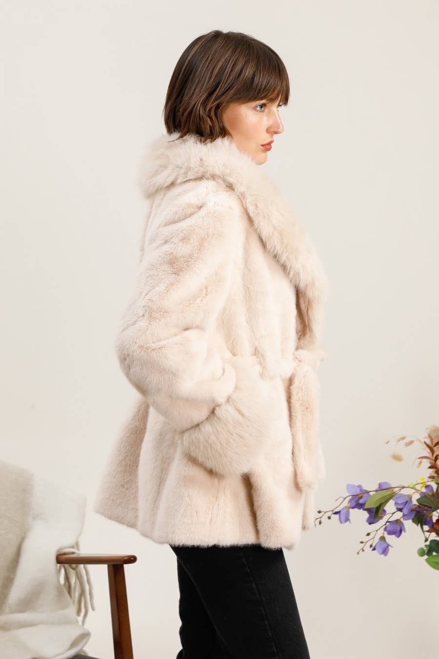 Attrait Paris - Wholesale Fur/Faux Fur Coat - Women's - Belted faux fur coat with oversized collar10