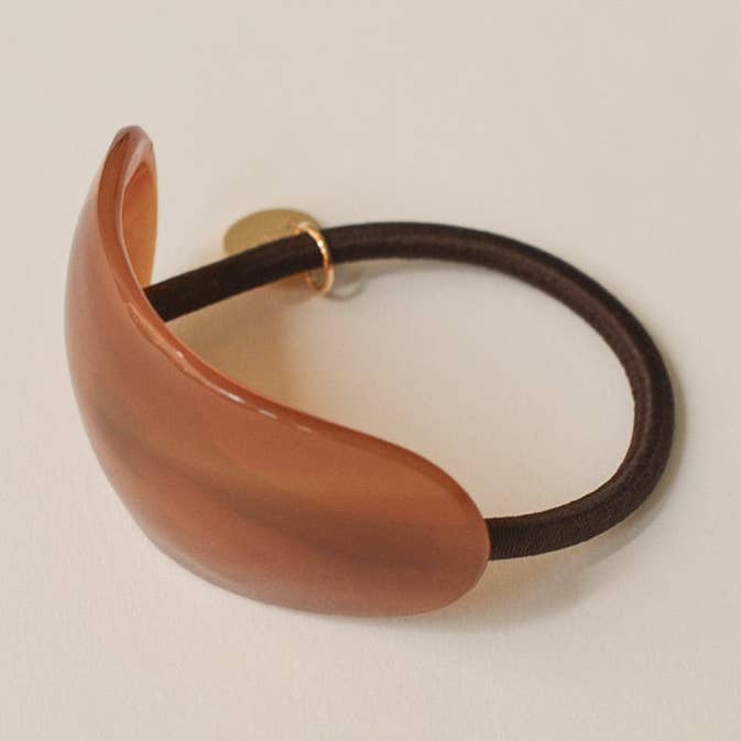 Buet oval hårbånd i harpiks | Brun for engroshandel hos nar'sha