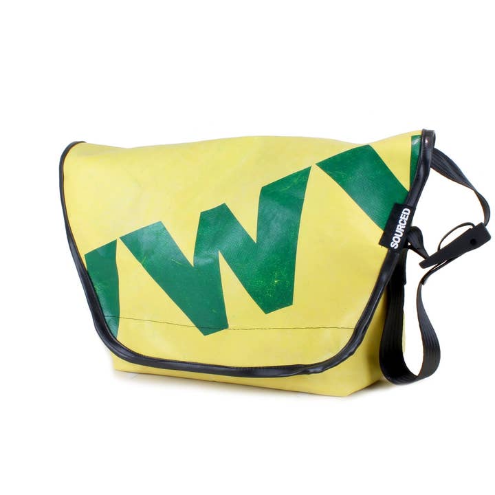 Camion Tarp Messenger (L) per la vendita all'ingrosso da parte di Sourced