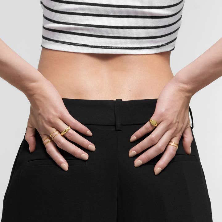 Adornia - Wholesale Signet Ring - Square Face Signet Pinky Ring4