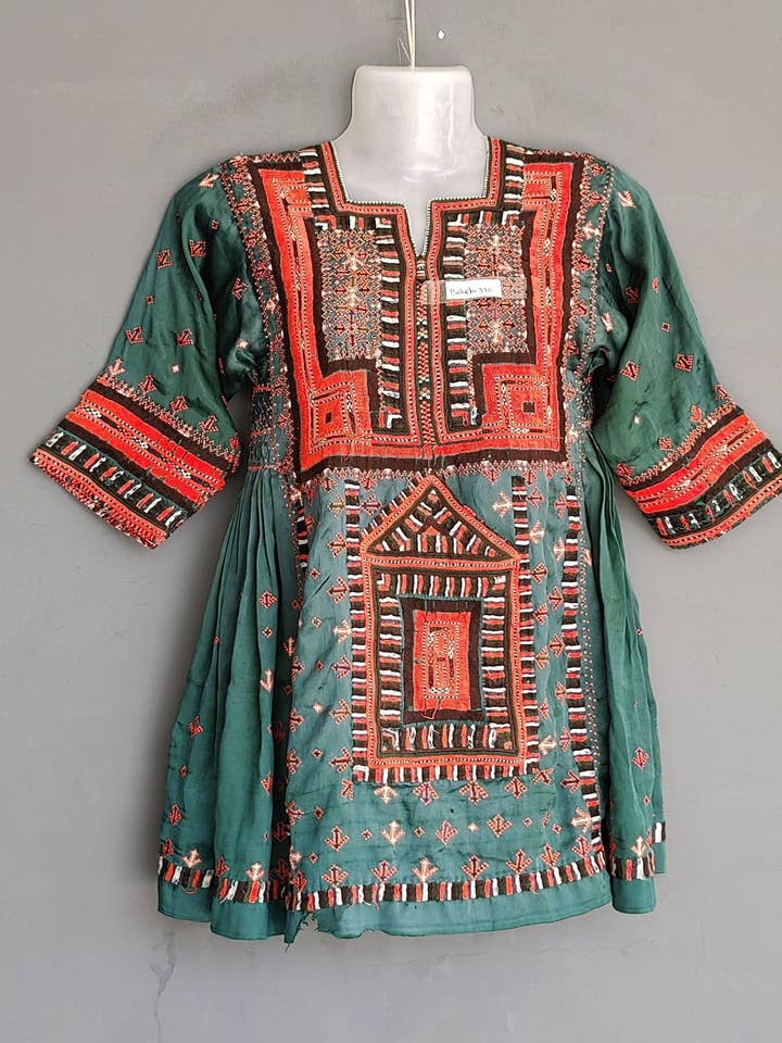 Handgeborduurde Afghaanse Banjara Boheemse Baluchi-tuniek voor wholesale door Bhawana Handicrafts