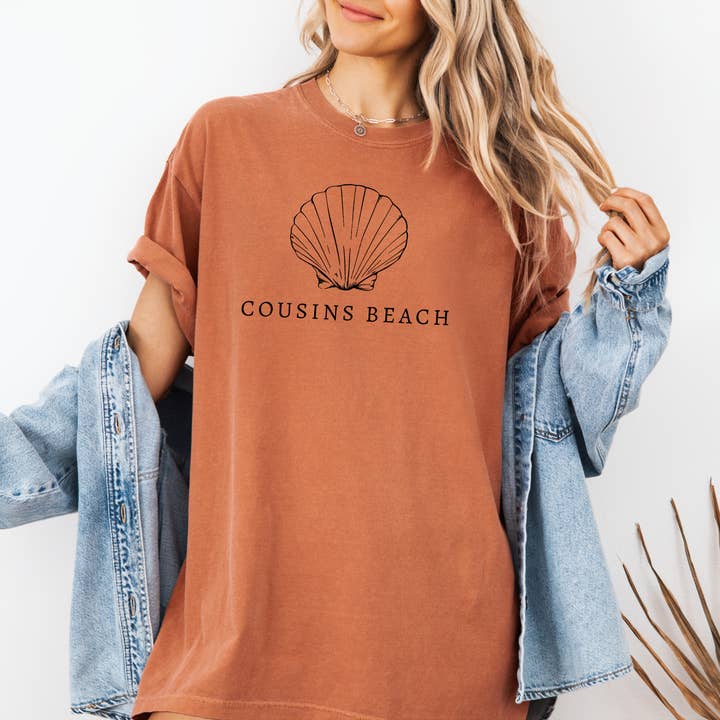 Hello Poppy Company - Venta al por mayor Camiseta serigrafiada - Mujer - Camiseta TSITP Cousins Beach Shell Comfort Colors