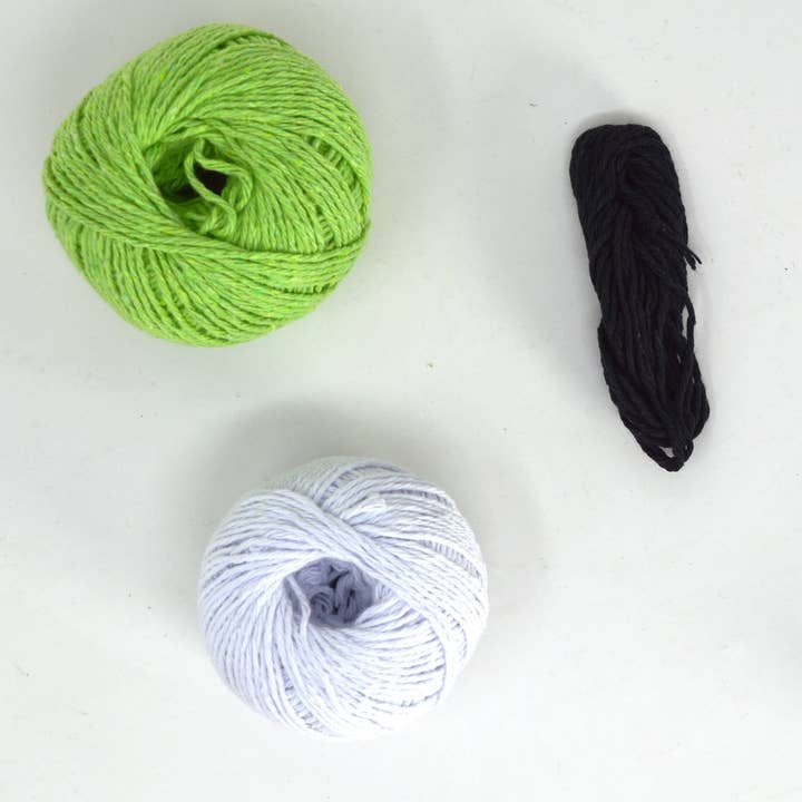 Creative World of Crafts – wholesale Knitting/Crochet Supplies – Knitty Critters - Cubies - Little Derek Frog