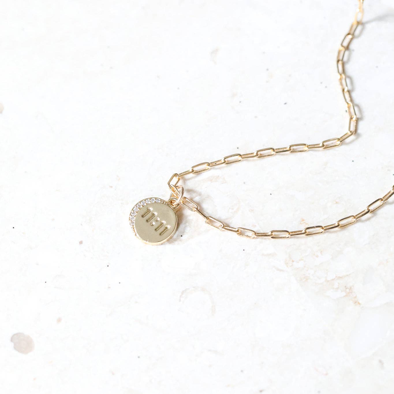 The Gilded Witch - Vendita all'ingrosso Collana con ciondolo/pendaglio - Collana con Ciondolo Moneta 11:11 Angeli: Numerologia e Angelo Custode5