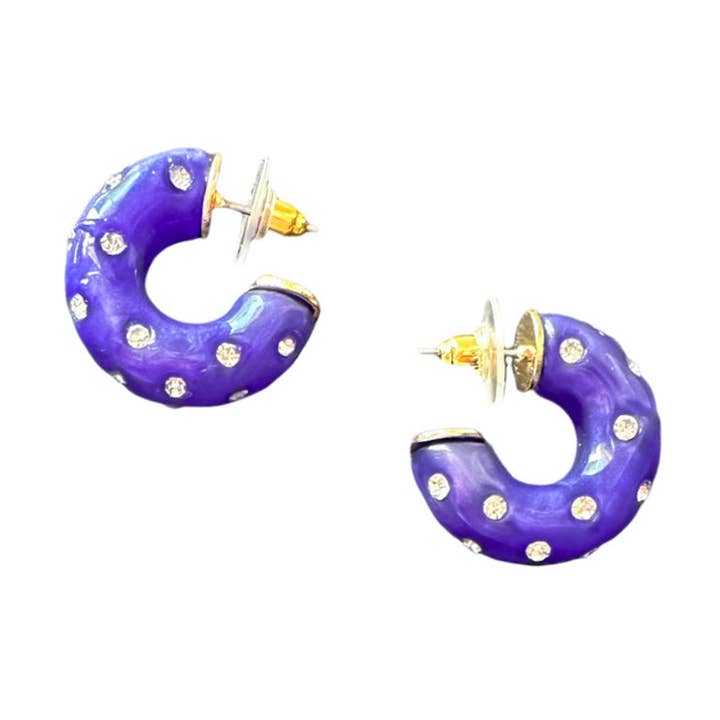 Boucles d'oreilles mini créoles pervenche pour la vente par THE ACCESSORY SCOUT