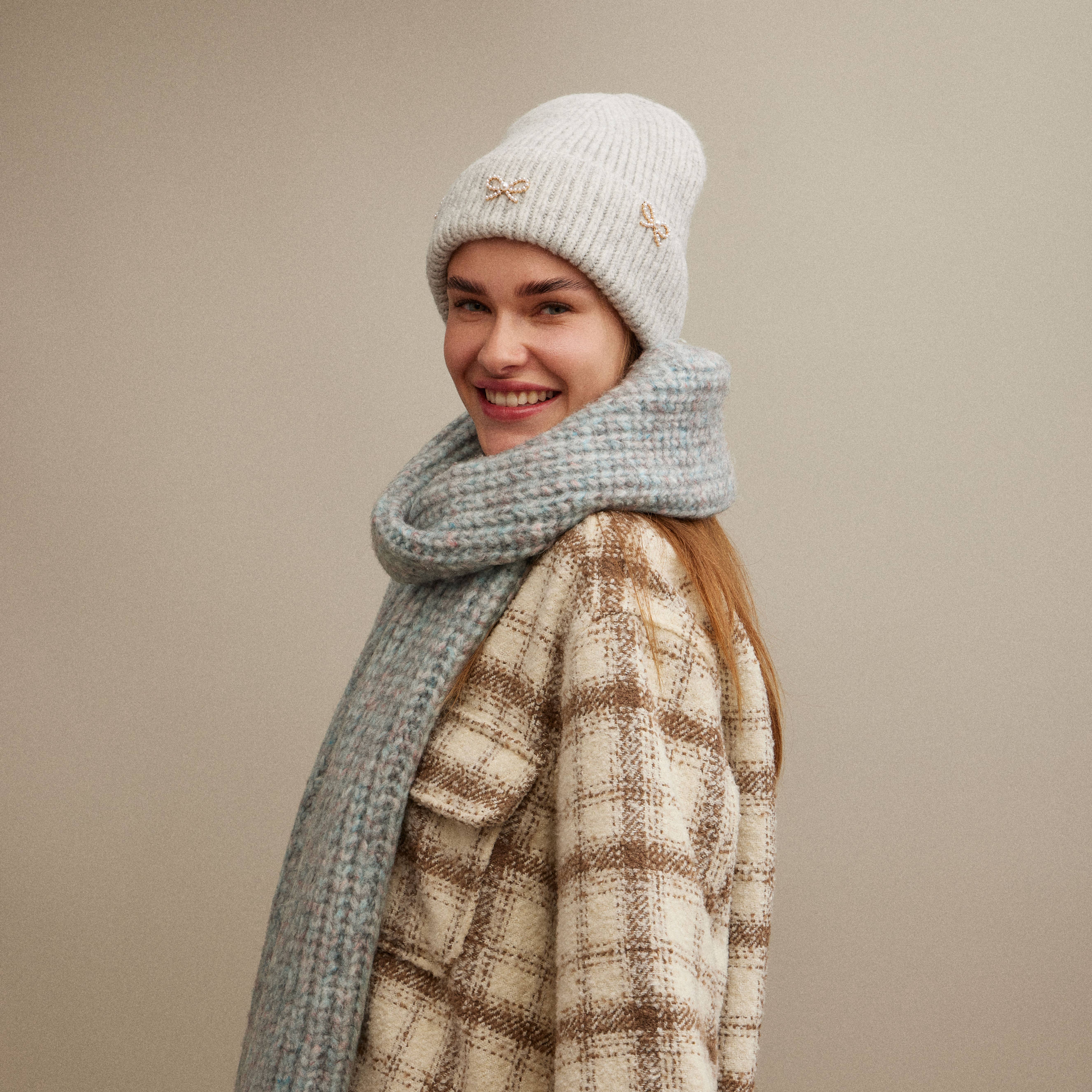 Lilla Haven - Vendita all'ingrosso Berretto - Donna - Cappello a coste con charm perle e fiocco3