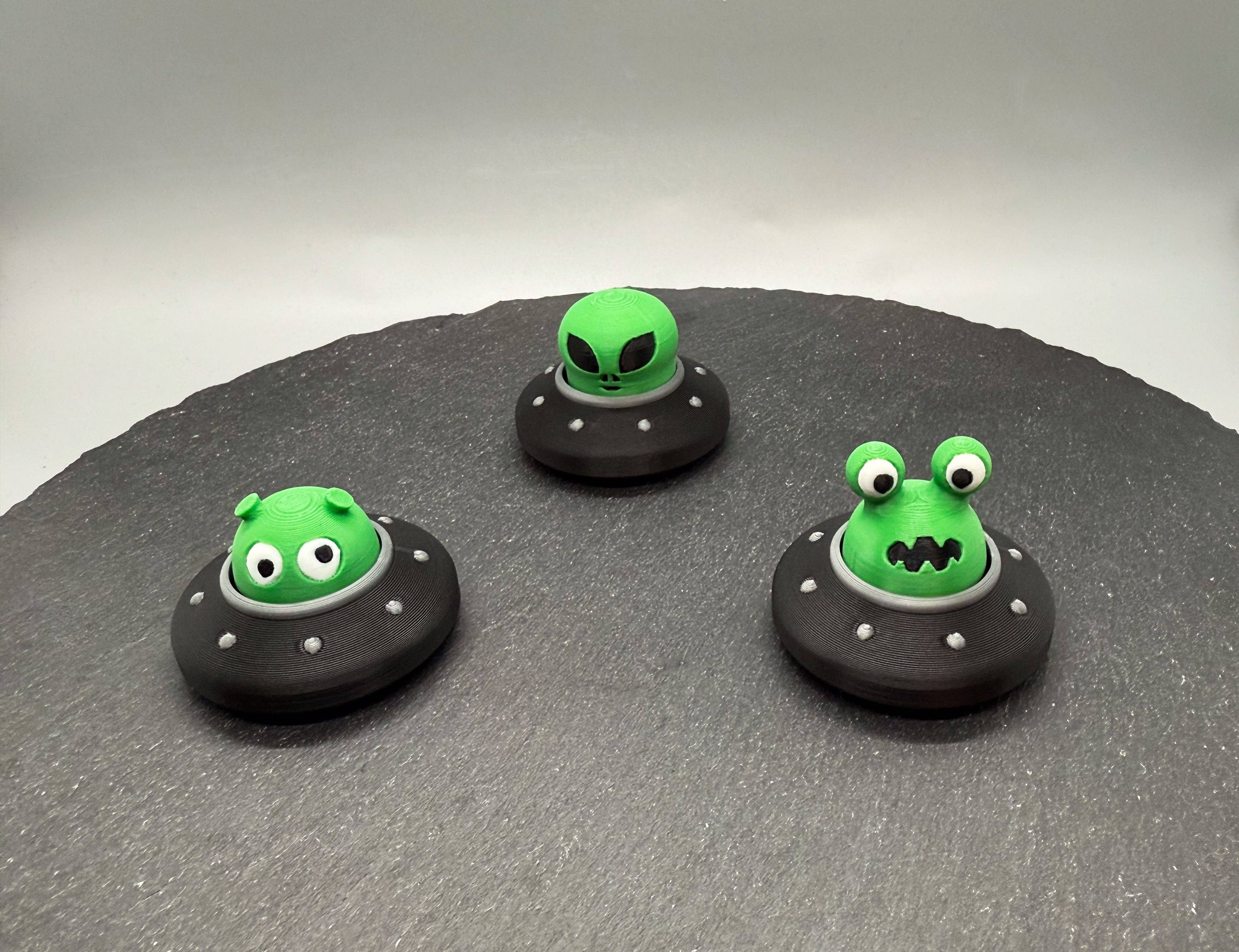 3DHotShop - Wholesale Fidget Toy - Kids - Alien Clicker/Spinner5