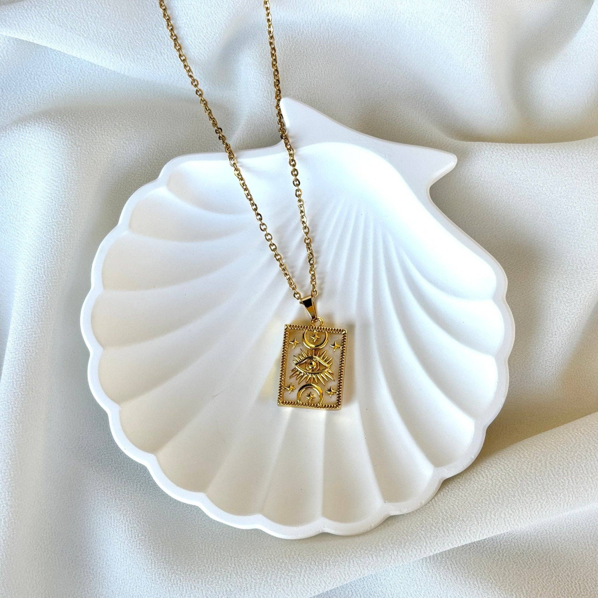 DUESTELLE ITALIA – wholesale Pendant/charm necklace – Serenity Pearl Protector - Celestial Necklace with Mother of Pearl3