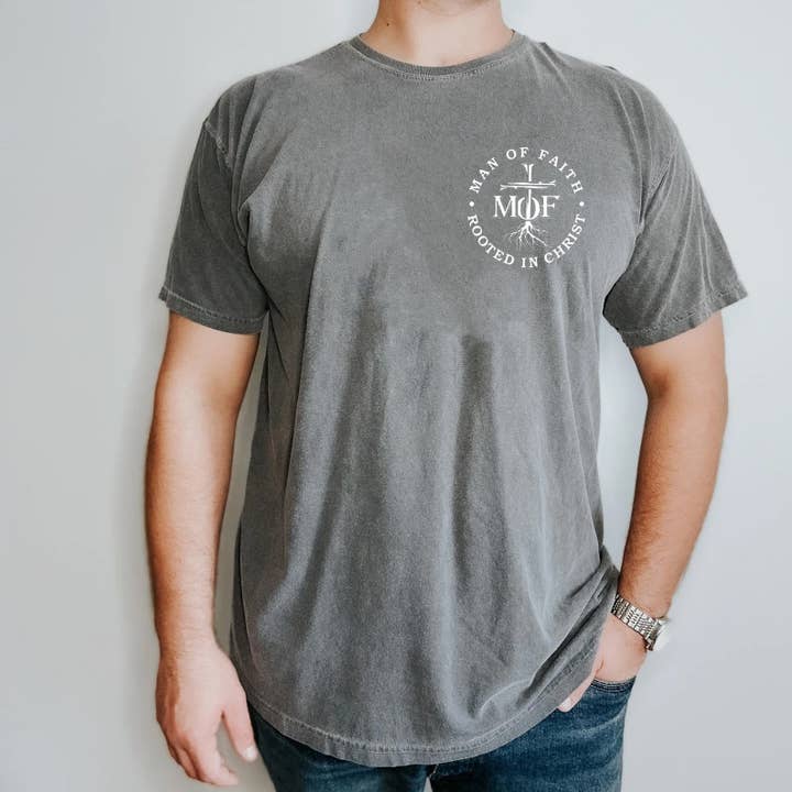 Dwell Apparel – Großhandel T-Shirt mit Siebdruck – Herren – UNISEX-PFEFFERTEE „MAN OF FAITH ROOTED IN CHRIST“