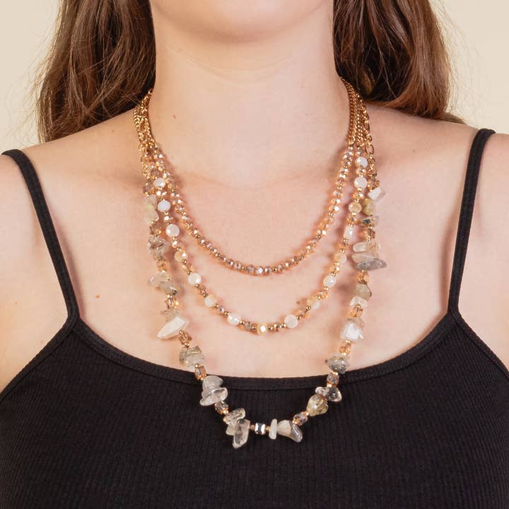 Collier de perles superposées pour la vente par Your Fashion Wholesale