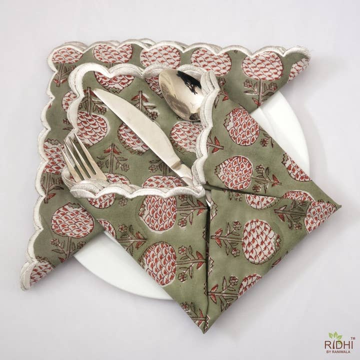 Olivengrøn hvid skulpterede bomuldsservietter for engroshandel hos Fabricrush