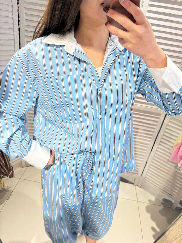 Elegant striped shirt for wholesale by VICTORIA&ISAAC