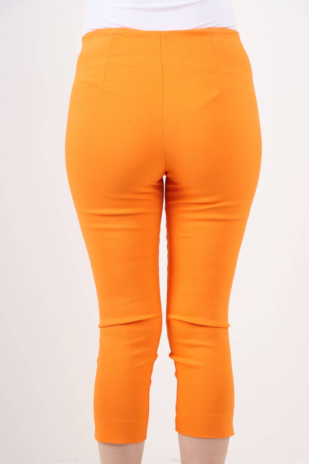 Miss Bold - Vendita all'ingrosso Pantalone - Donna - Pantaloni Capri in tinta unita italiana59