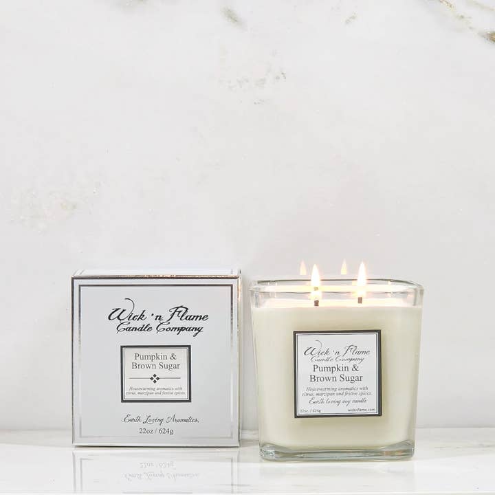 Kubus van 22 oz met pompoen en bruine suiker voor wholesale door Wick 'n Flame Candle Company