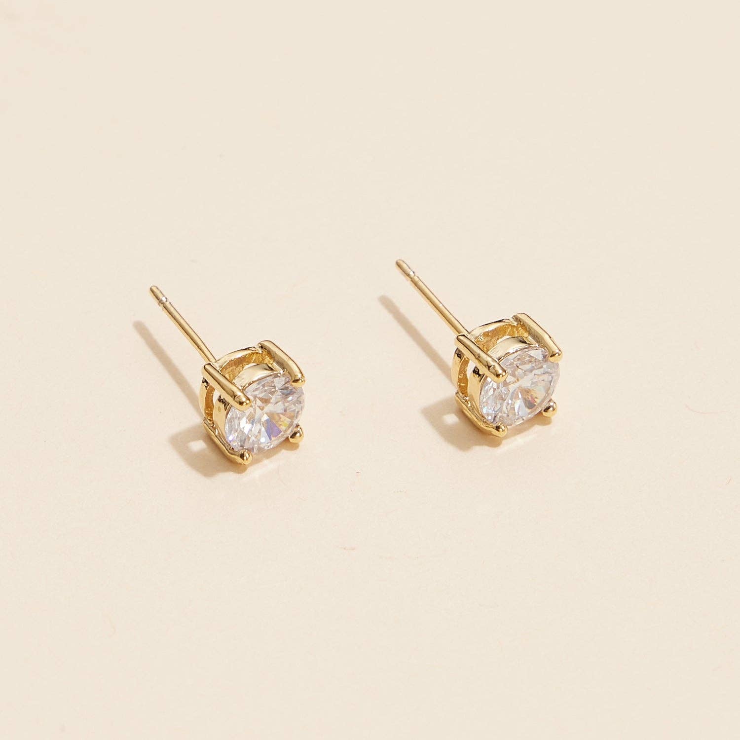 Frem – Großhandel Ohrstecker – Rundschliff-Ohrstecker mit kubischem Zirkonia, 6 mm, in 18-karätigem Gold, Dip1