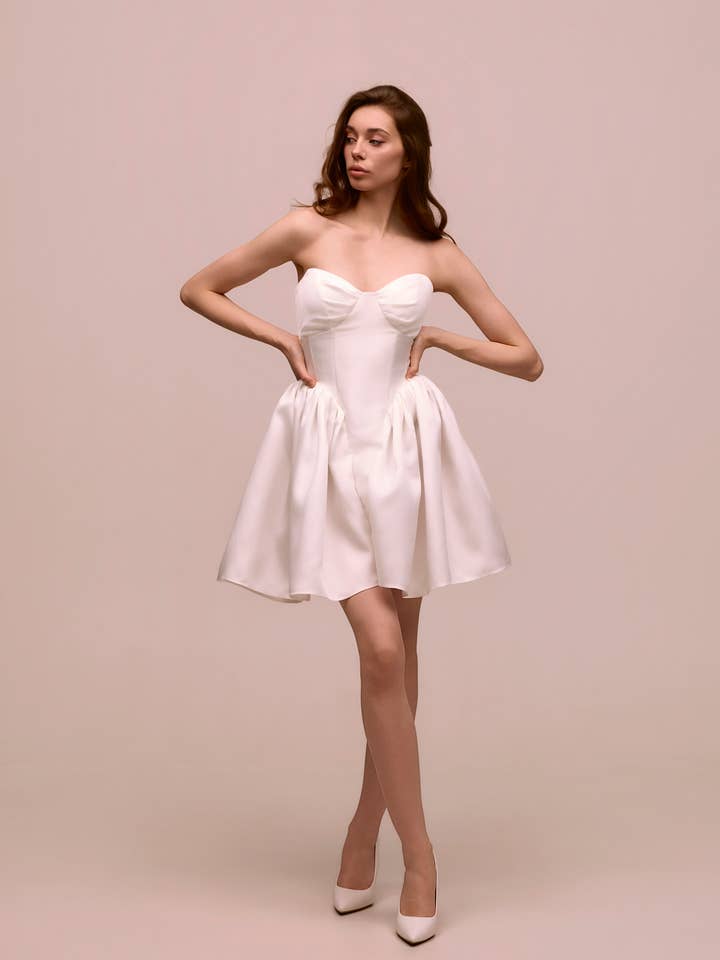 Vestido Eska para venta al por mayor de Heirloom Bridal Company