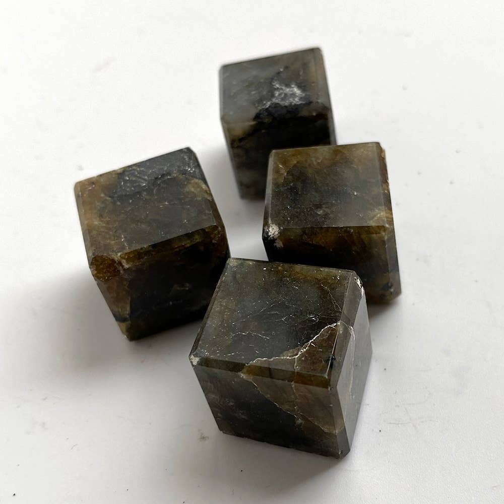 VIE – wholesale Spiritual stone/crystal – Crystal Cube, 2-2.5cm24