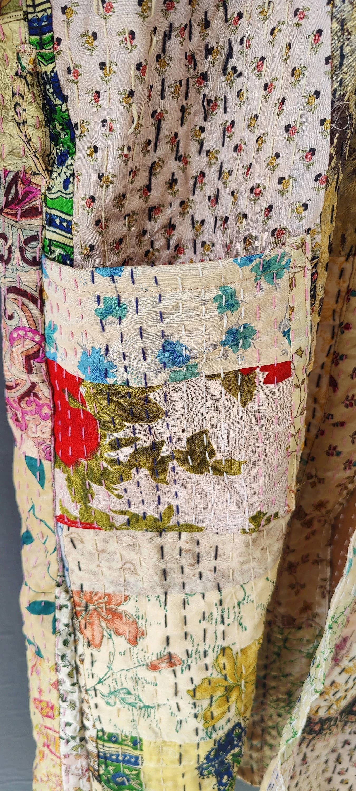 bhavnas boutique - Venta al por mayor Chaqueta - Mujer - Bata de baño con chaqueta de retazos acolchada de estilo indio para mujer1