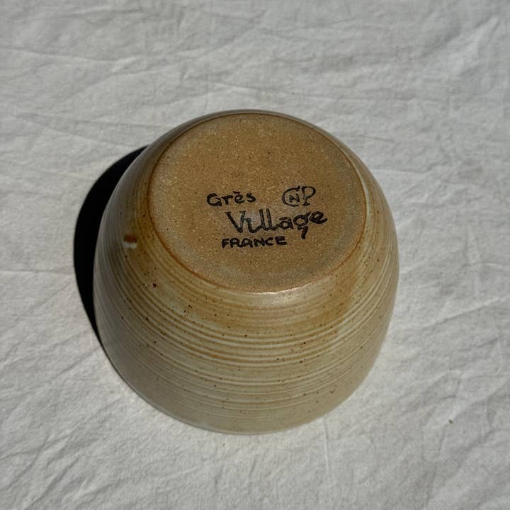 Office Objets - Wholesale Decorative Plate/Dish/Bowl - A small tall beige bowl CNP Stoneware Village France vintage D129