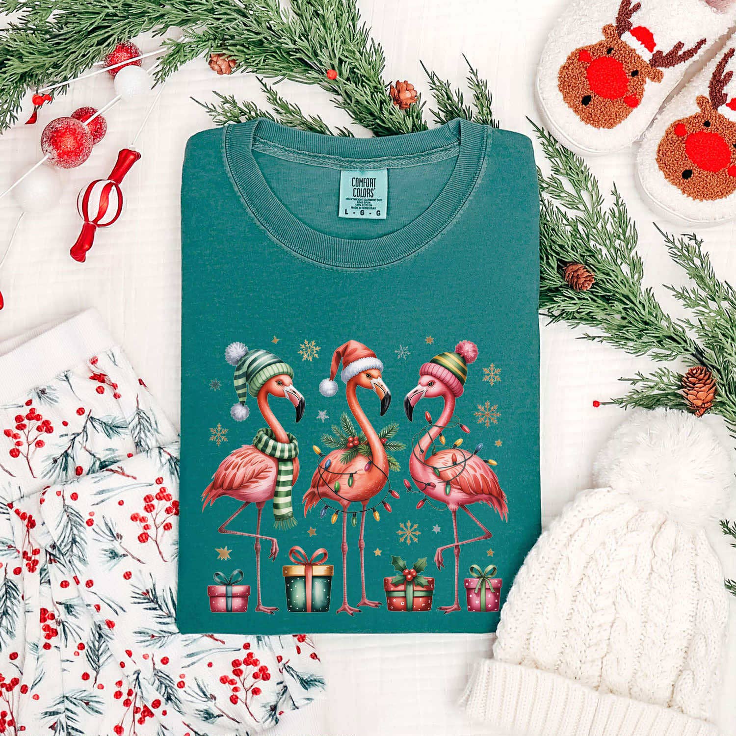 Trendy Tee Co. - Wholesale T-shirt met print - Uniseks - Kerstflamingo's T-shirt